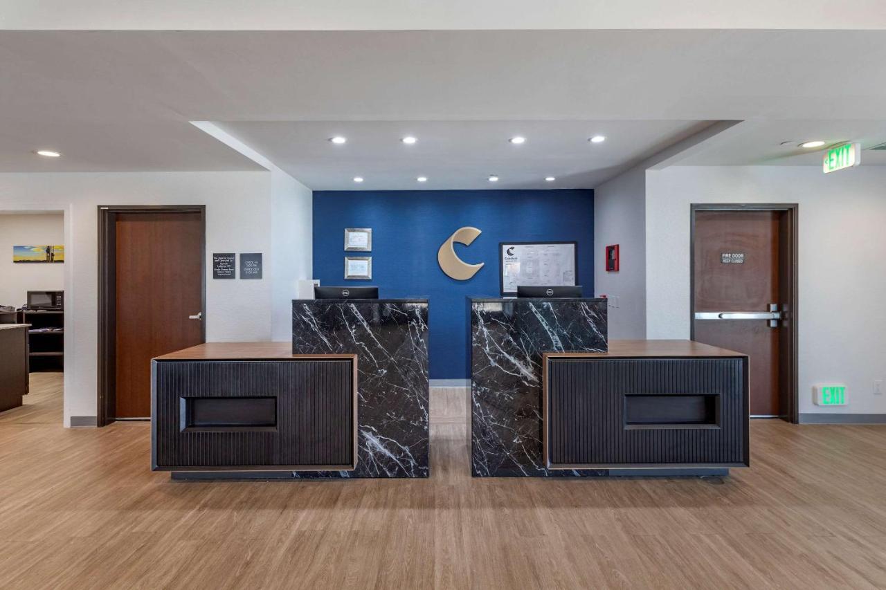 Strasburg Comfort Inn & Suites Bennett מראה חיצוני תמונה