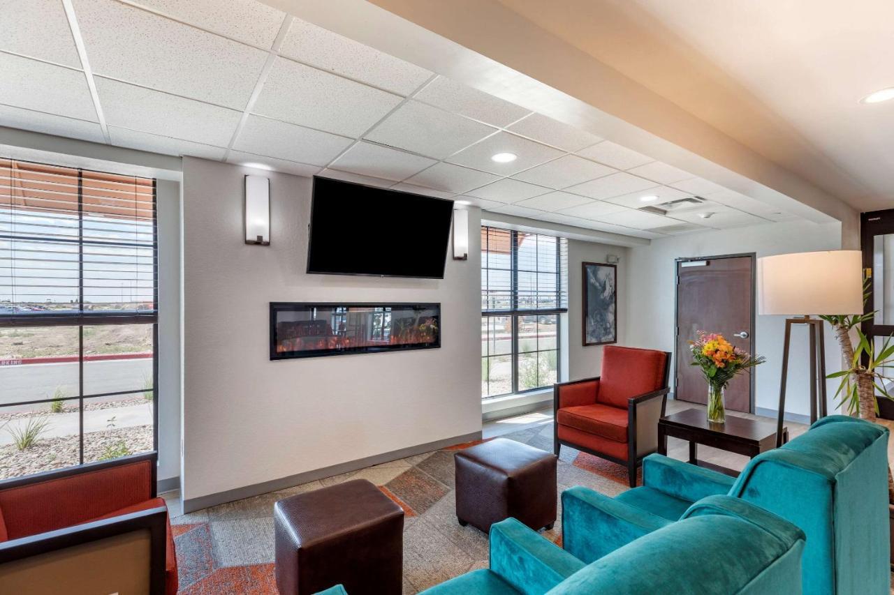 Strasburg Comfort Inn & Suites Bennett מראה חיצוני תמונה