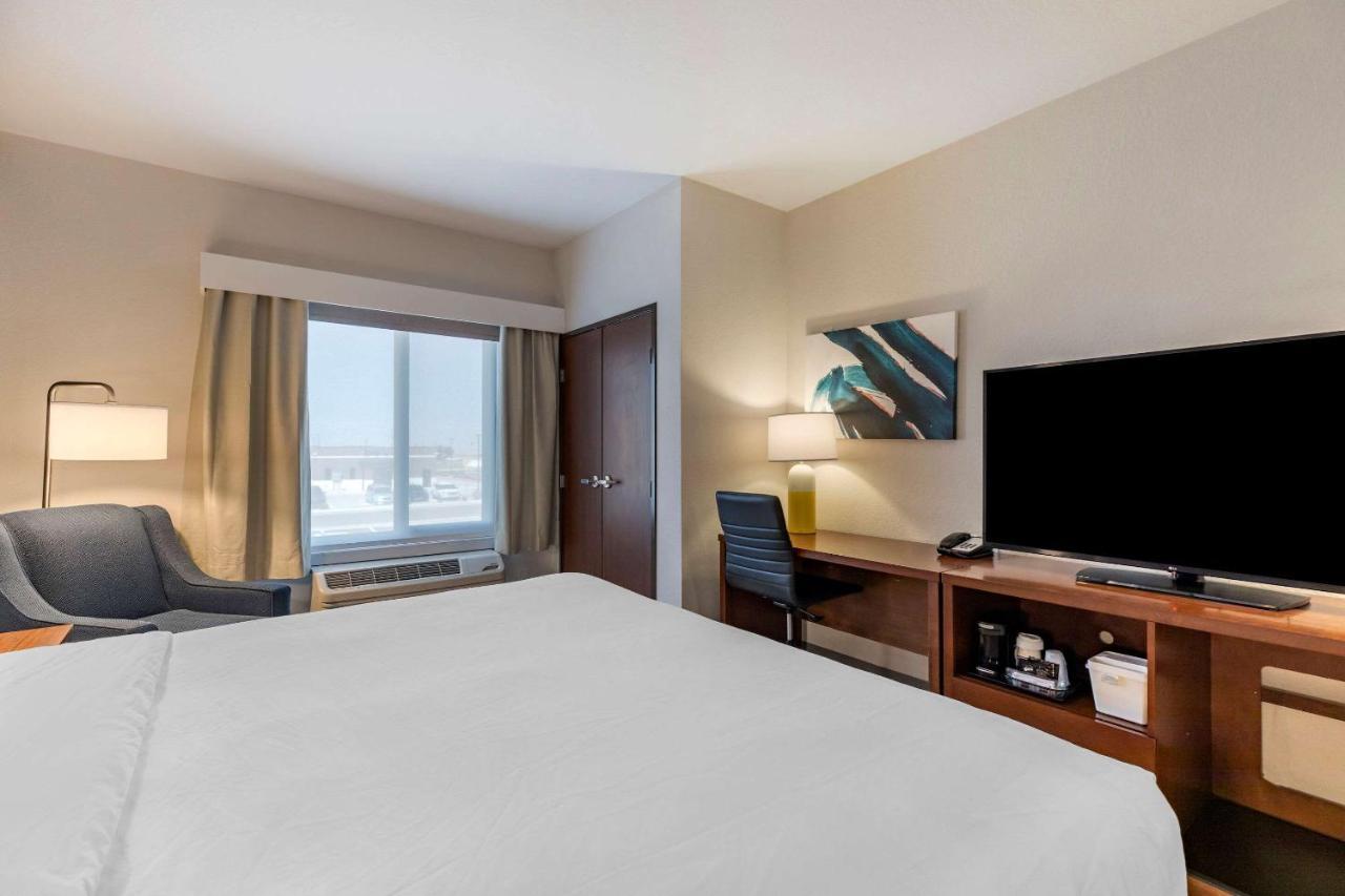 Strasburg Comfort Inn & Suites Bennett מראה חיצוני תמונה