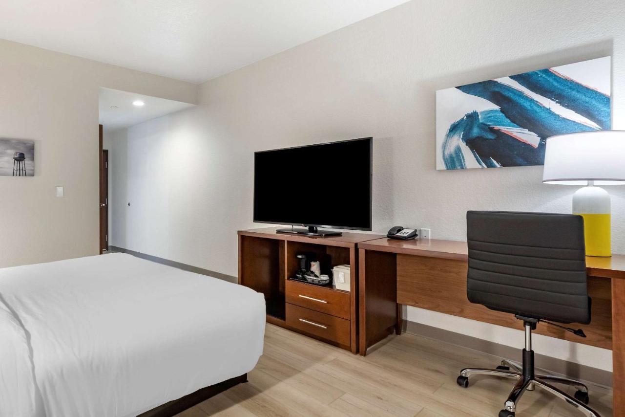 Strasburg Comfort Inn & Suites Bennett מראה חיצוני תמונה