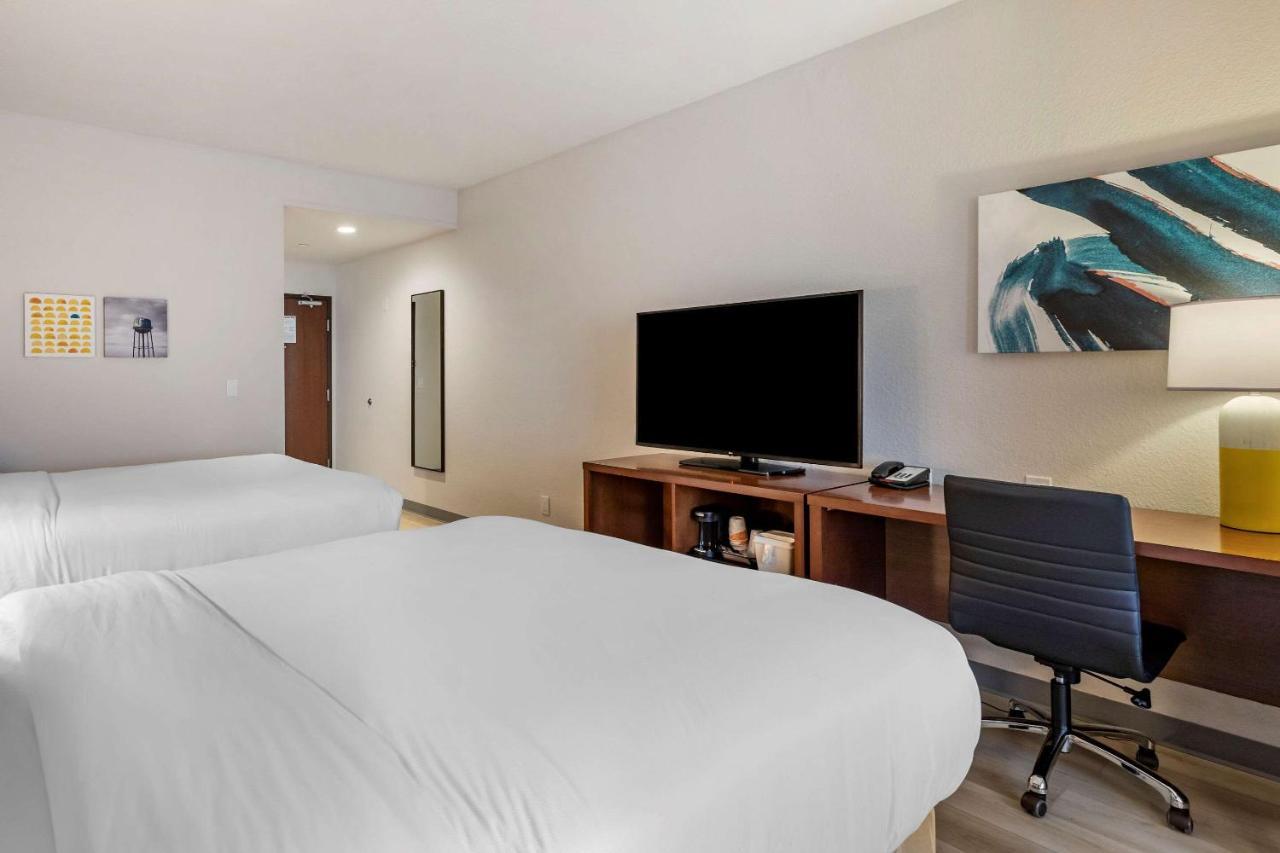 Strasburg Comfort Inn & Suites Bennett מראה חיצוני תמונה
