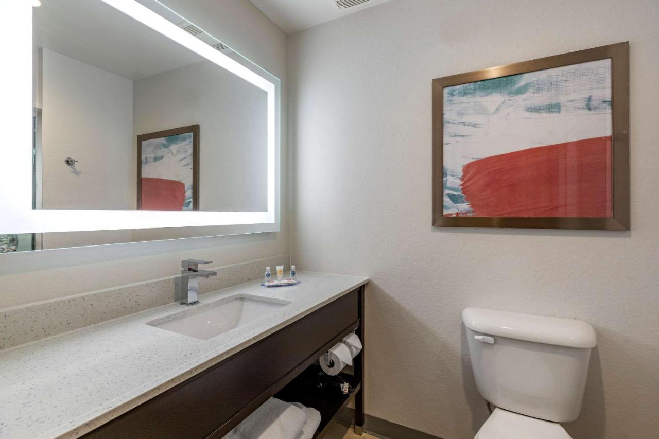 Strasburg Comfort Inn & Suites Bennett מראה חיצוני תמונה