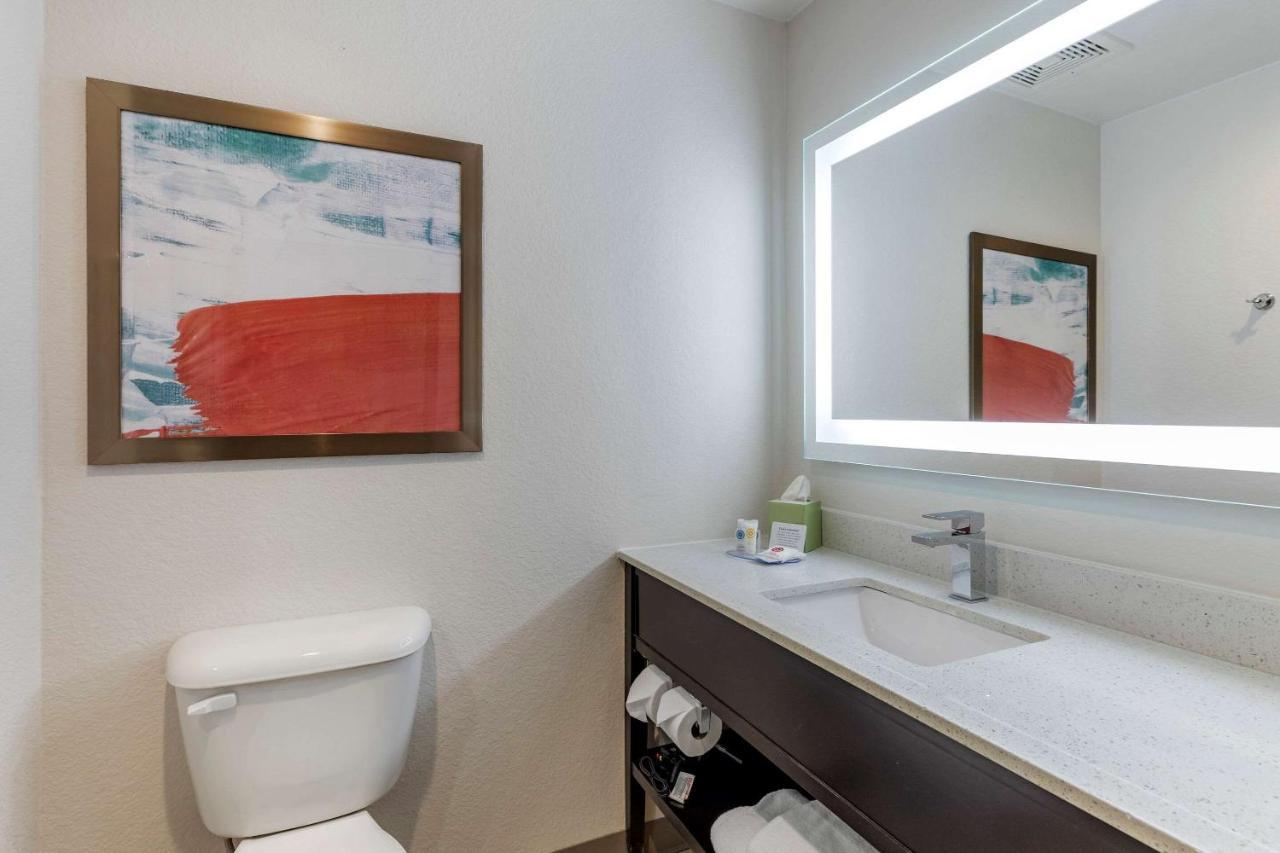 Strasburg Comfort Inn & Suites Bennett מראה חיצוני תמונה
