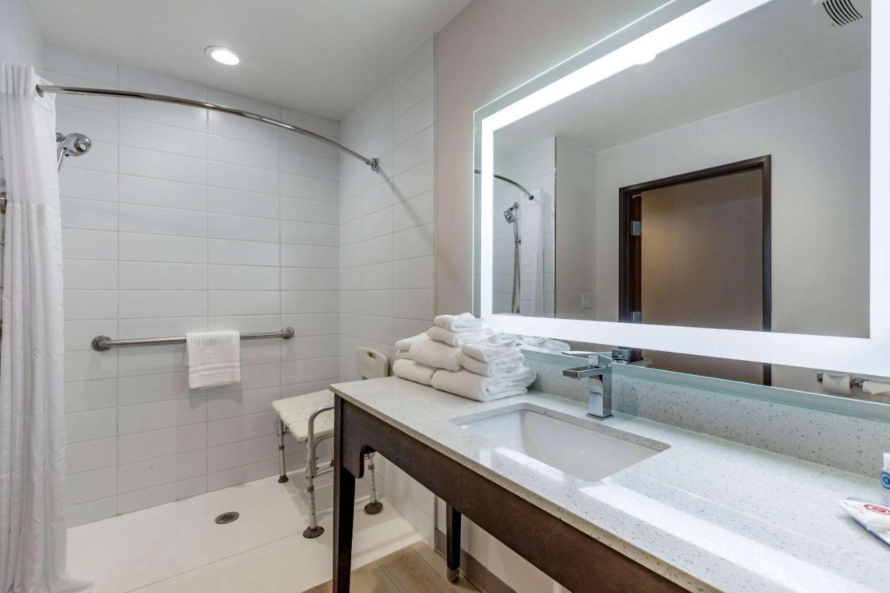 Strasburg Comfort Inn & Suites Bennett מראה חיצוני תמונה