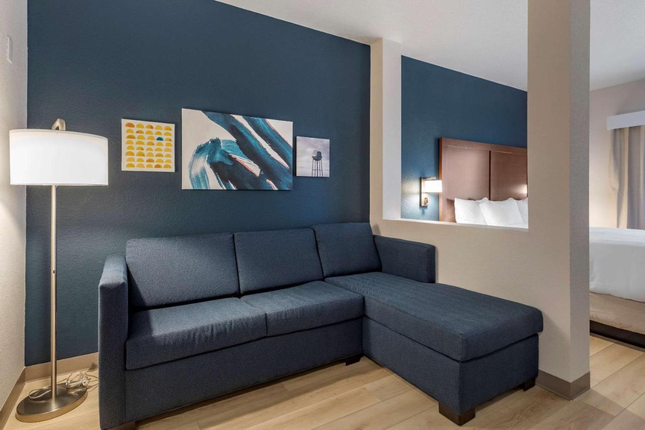 Strasburg Comfort Inn & Suites Bennett מראה חיצוני תמונה