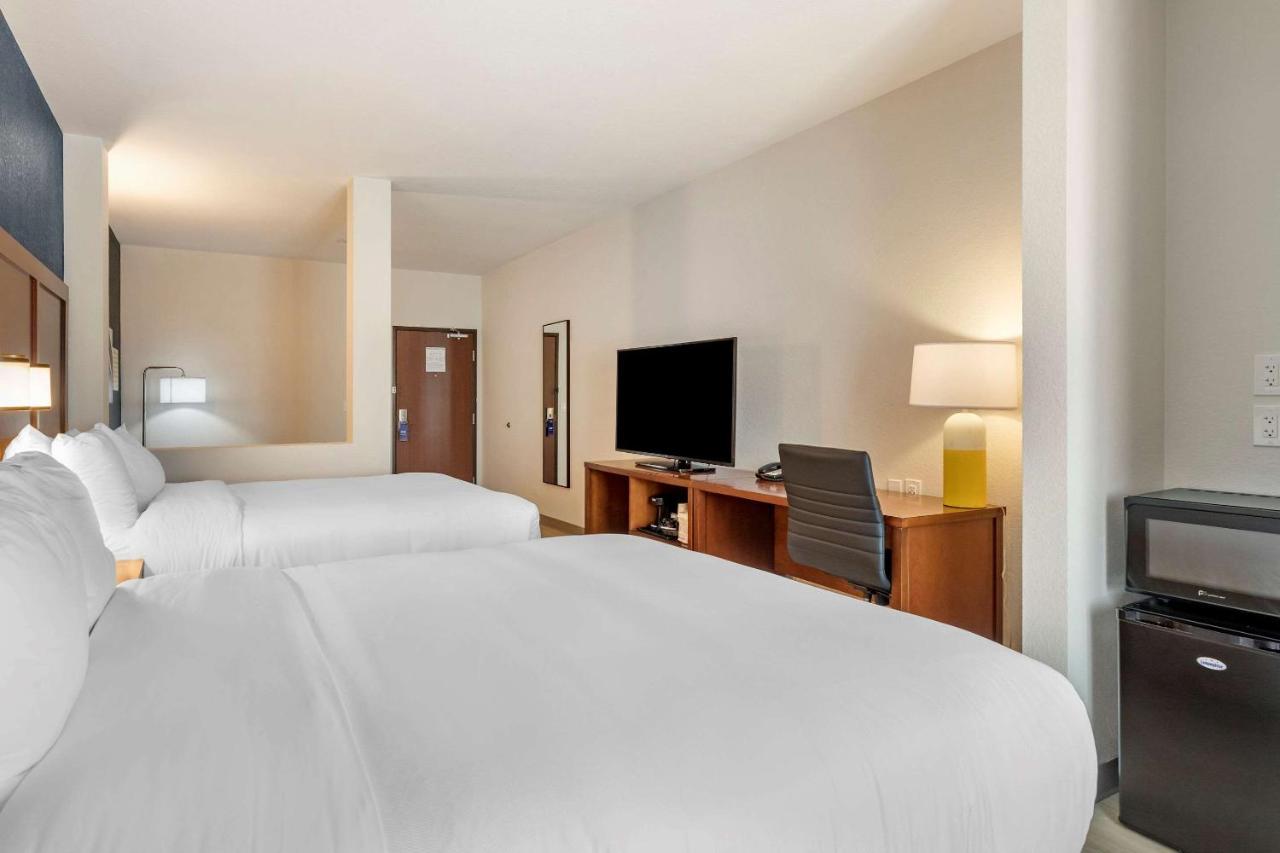 Strasburg Comfort Inn & Suites Bennett מראה חיצוני תמונה
