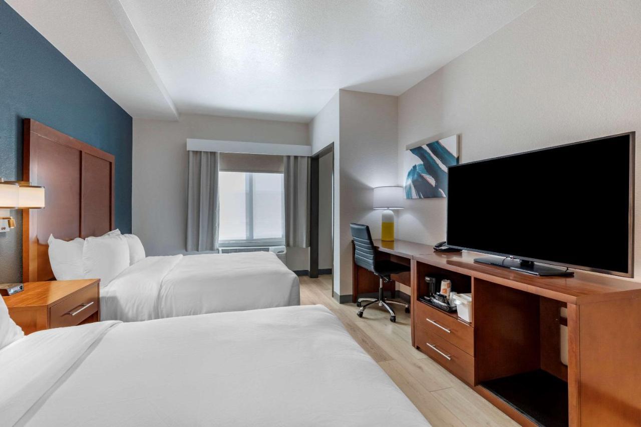 Strasburg Comfort Inn & Suites Bennett מראה חיצוני תמונה