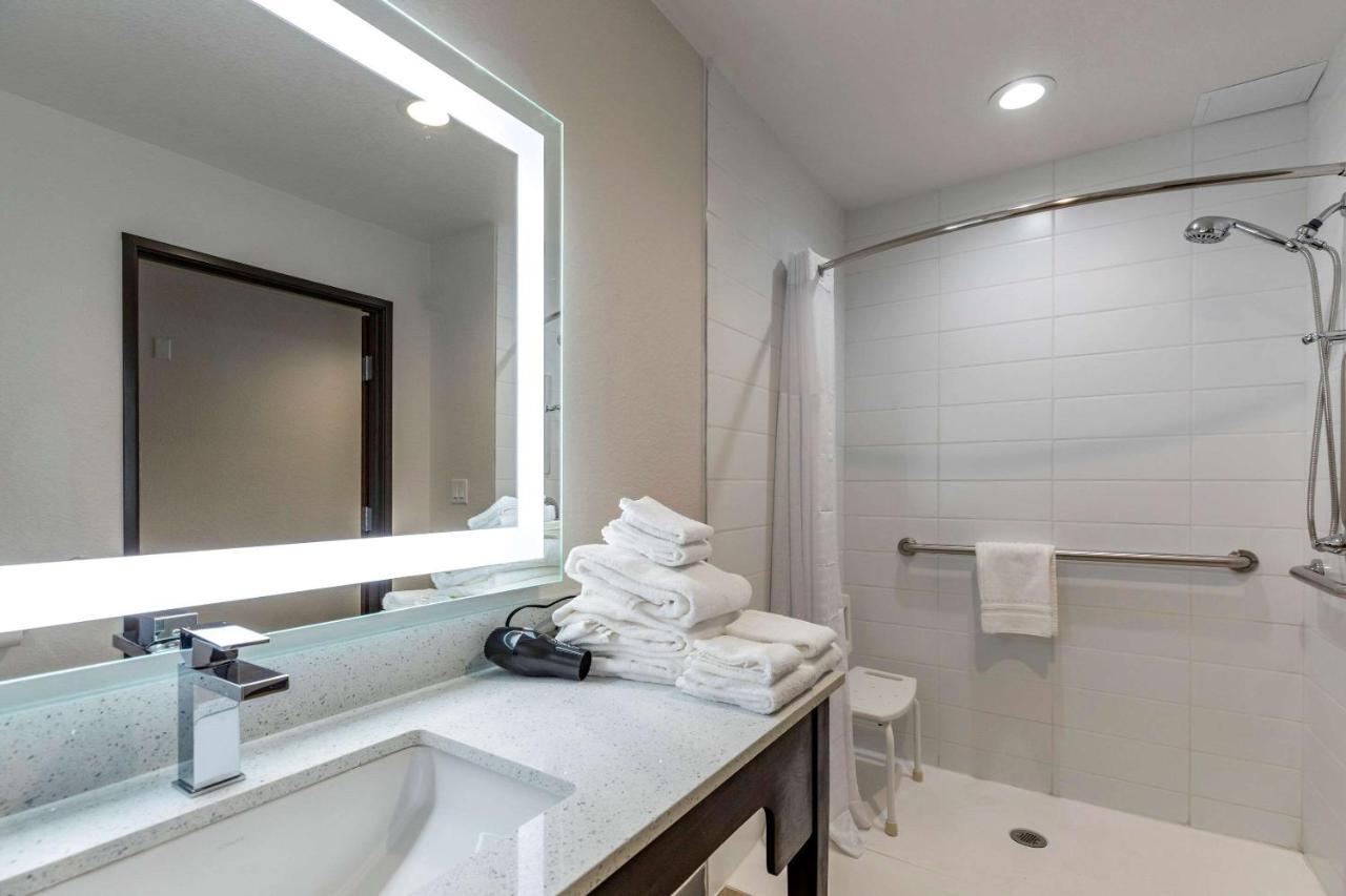 Strasburg Comfort Inn & Suites Bennett מראה חיצוני תמונה