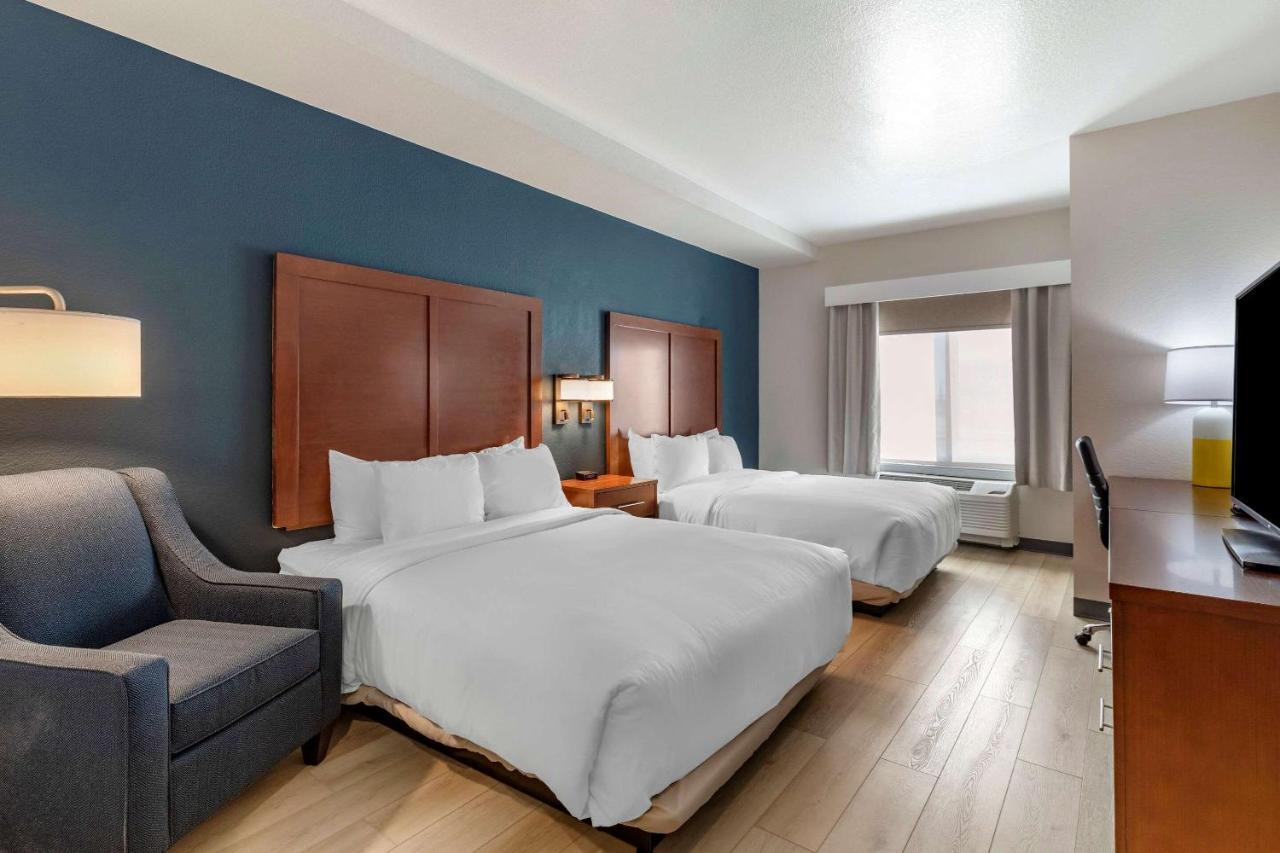 Strasburg Comfort Inn & Suites Bennett מראה חיצוני תמונה