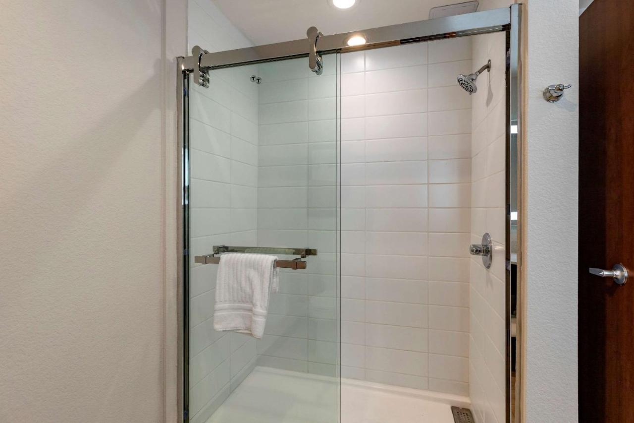 Strasburg Comfort Inn & Suites Bennett מראה חיצוני תמונה