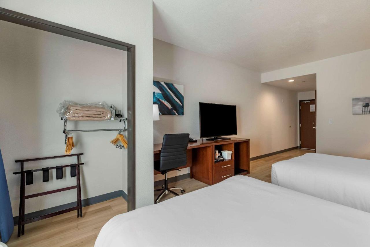 Strasburg Comfort Inn & Suites Bennett מראה חיצוני תמונה